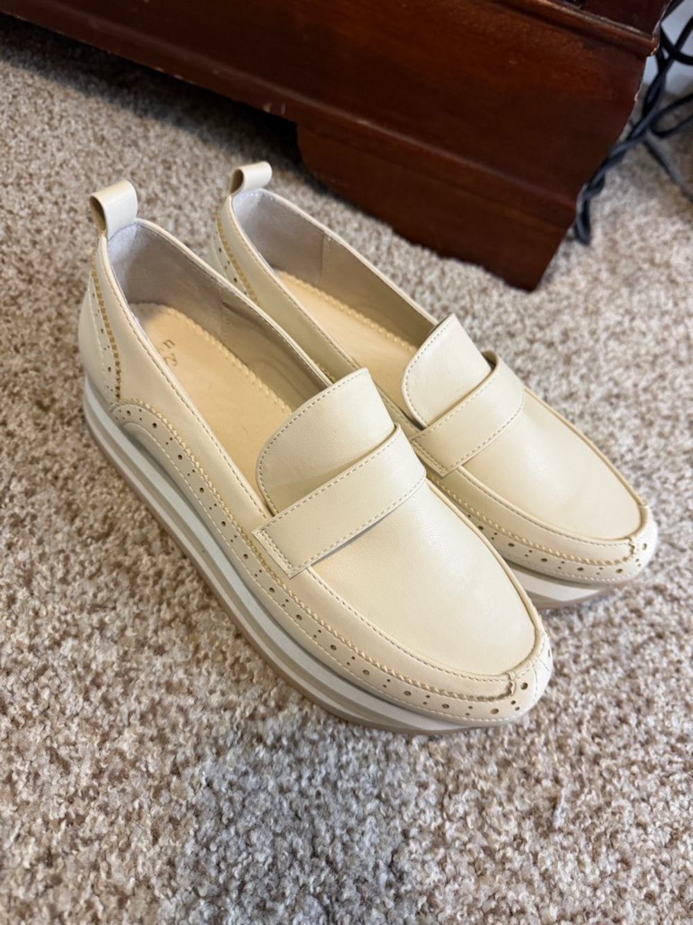 Like new Crown Ivy Booker Platform loafer sneakers cream like new condition 7.5